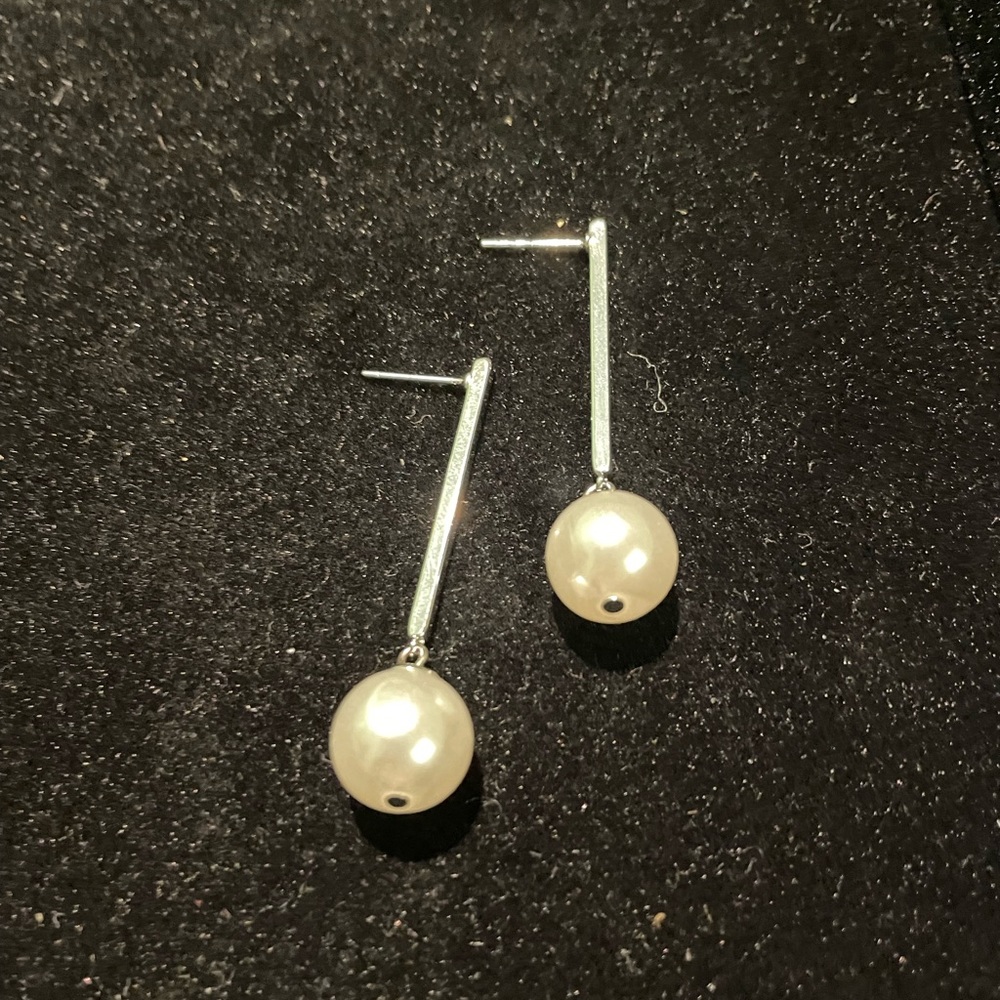 1 inch long faux Pearl earring. Very chic!